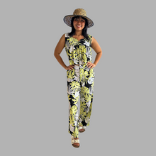 Load image into Gallery viewer, Kari Tropical prints crop top
