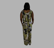Load image into Gallery viewer, Kari Tropical prints crop top
