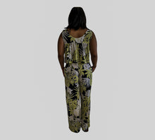 Load image into Gallery viewer, Kari Tropical prints trouser pants.

